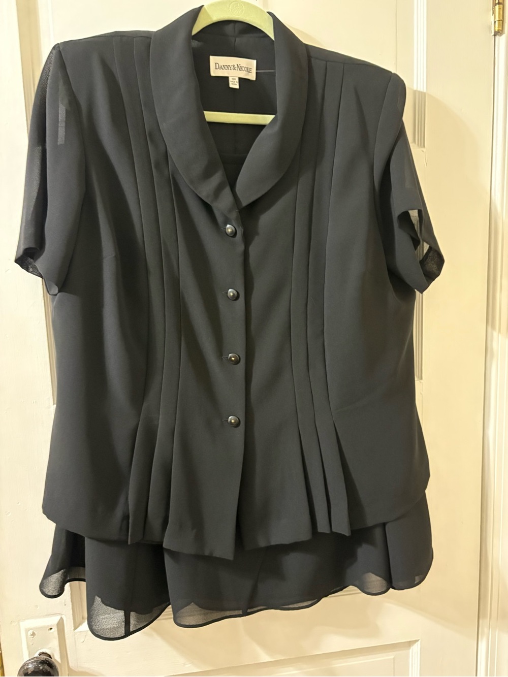 NWT Danny & Nicole 2-Piece Black Short-Sleeve Pleated Blouse and Skirt Set - 16W